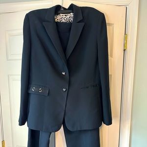 Tahari Pantsuit -size 16-Navy